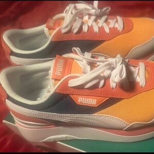 Brand new women’s Puma sneakers